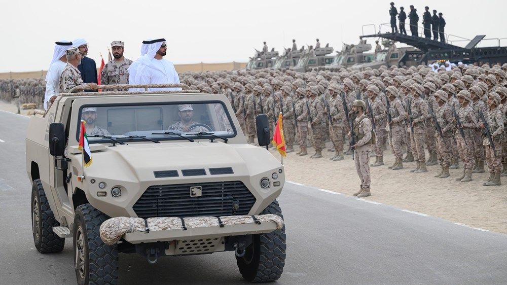 سيف وعبدالله بن زايد والشيوخ يشهدون  حفل تخريج دفعة من منتسبي الخدمة الوطنية