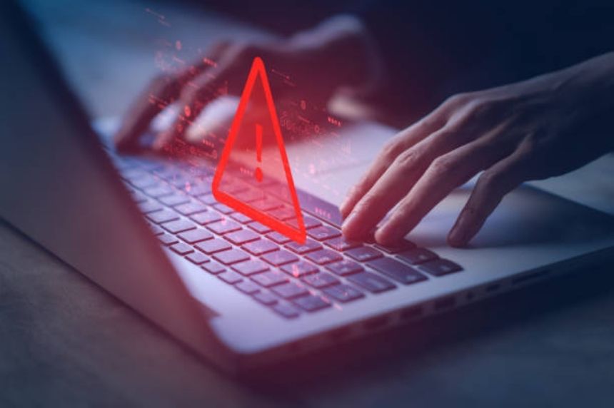 ليس هجومًا سيبرانيًا.. خبير تقني: خلل وراء تعطل مطارات وبنوك حول العالم