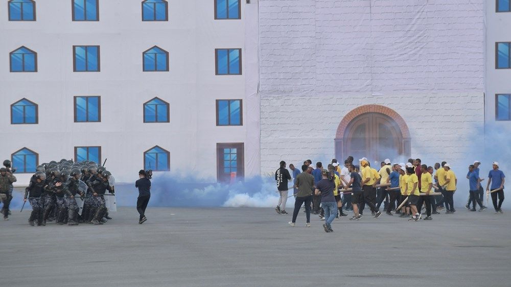 نهيان بن زايد يشهد حفل تخريج مجندي الخدمة الوطنية الملتحقين بوزارة الداخلية