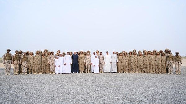 سيف وعبدالله بن زايد والشيوخ يشهدون  حفل تخريج دفعة من منتسبي الخدمة الوطنية