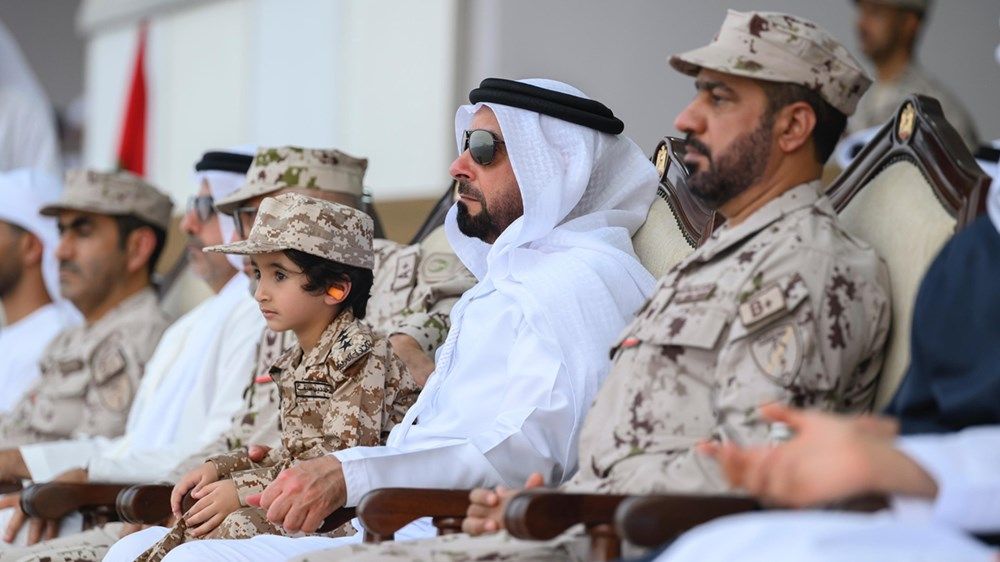 سيف وعبدالله بن زايد والشيوخ يشهدون  حفل تخريج دفعة من منتسبي الخدمة الوطنية