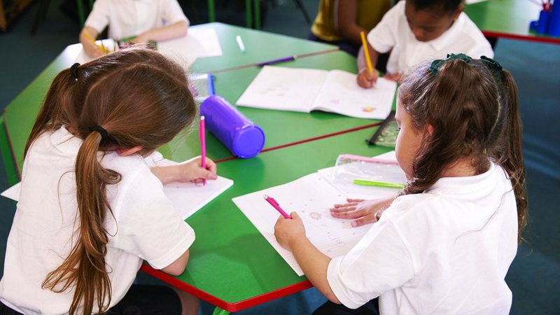 الامارات | مدارس خاصة تطرح منحاً وخصومات وجدولة للرسوم المتأخرة