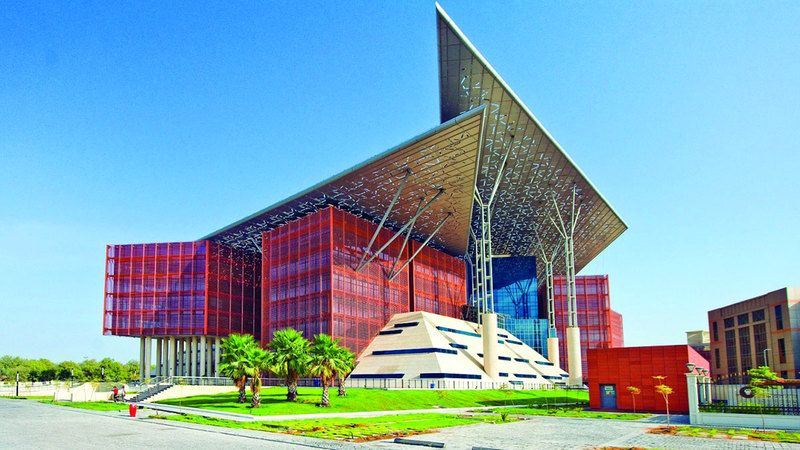 الامارات | امرأة تتهم خياطة بإفساد 10 أثواب