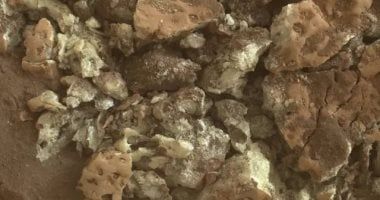 تكنولوجيا: مركبة كيوريوسيتى تكتشف عن طريق الصدفة بلورات كبريت نقية على المريخ