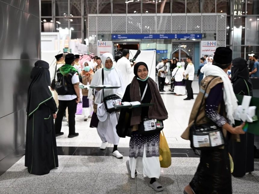 ‎عبر الخطوط السعودية.. المملكة تودع آخر فوج من ضيوف الرحمن