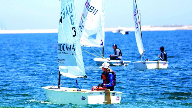 الامارات | مجلس دبي الرياضي يؤهل السيدات لممارسة «الشراع الحديث»