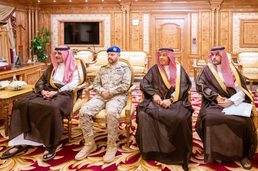 وزير الدفاع يستعرض العلاقات الثنائية مع السفير الفرنسي لدى المملكة