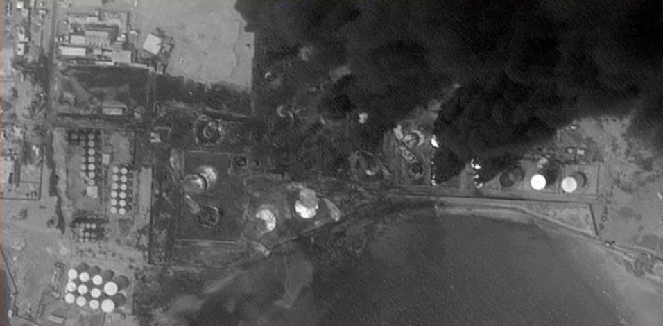 الهجوم الإسرائيلي يُخلّف دماراً كبيراً في منشآت ميناء الحديدة.. هل سيؤثر على نشاطه؟