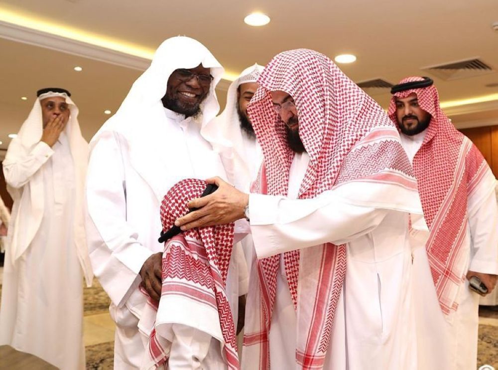 بالصور.. "السديس" يحث طلاب العلم على الوسطية والاعتدال