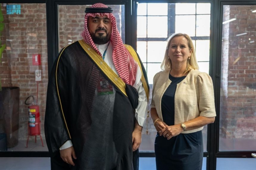 "الإبراهيم" يبحث تعزيز التبادل التجاري مع وزيرة التنمية الهولندية