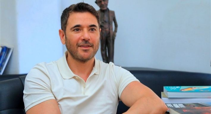 أحمد عز .. الشاب الغامض بسلامته يحتفل بعيد ميلاده اليوم