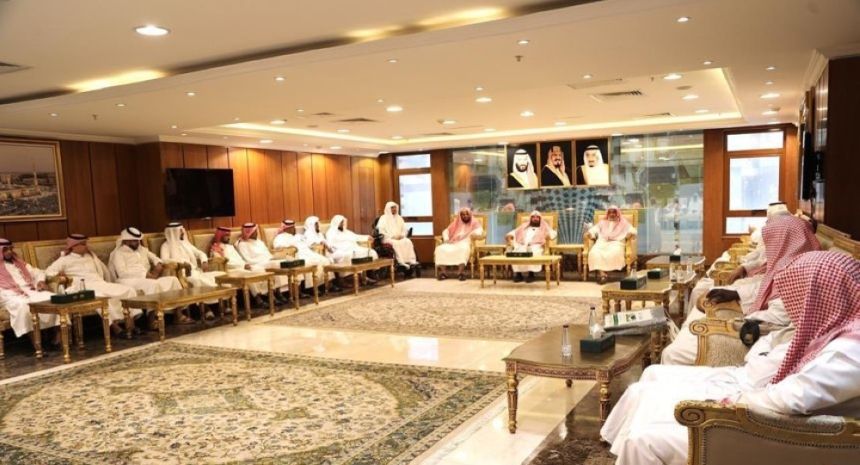 بالصور.. "السديس" يحث طلاب العلم على الوسطية والاعتدال