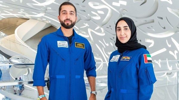 "متحف المستقبل" يستضيف رائدي الفضاء محمد الملا ونورا المطروشي في مخيمه الصيفي