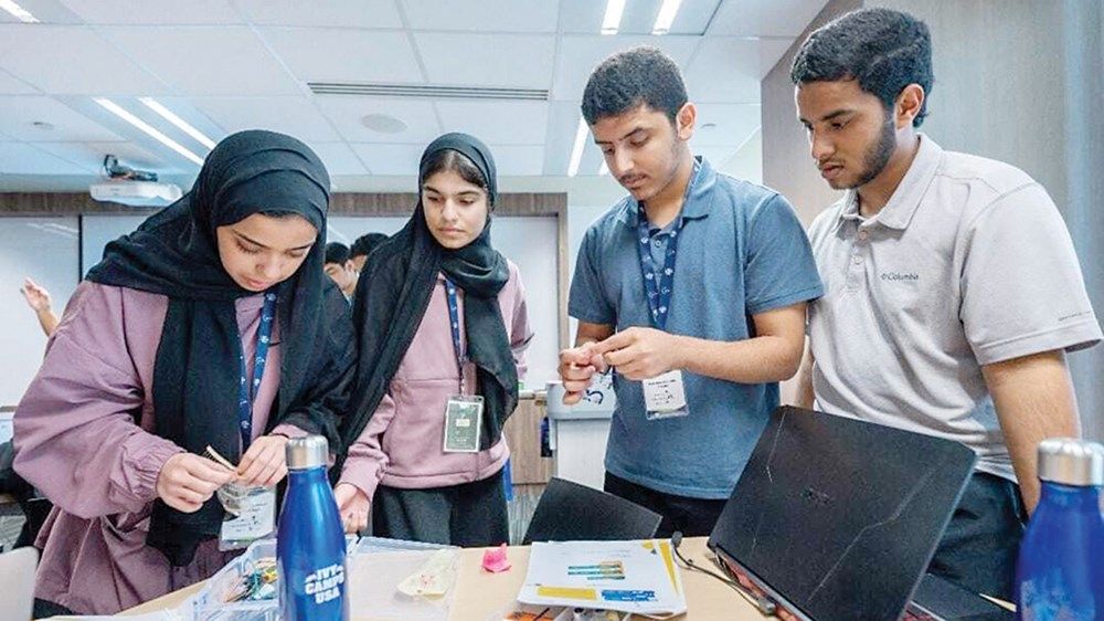 سيف بن زايد: نثق بشبابنا لقيادة الغد