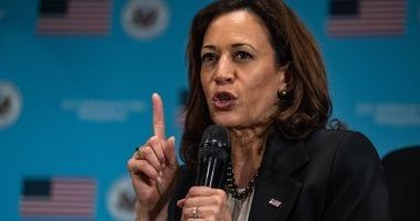 صحيفة تبرز مواقف هاريس حيال 5 قضايا حاسمة أهمها الهجرة والسياسة الخارجية