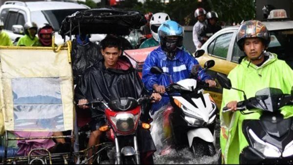 جايمي يتسبب في وقف العمل والدراسة بالفلبين