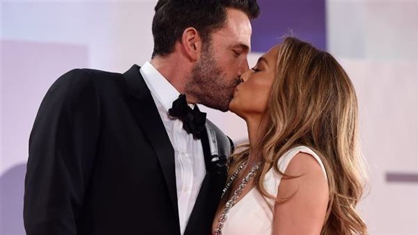 جينيفر لوبيز بعيد ميلادها الـ55 .. شبح الانفصال عن بن أفليك يهدد سعادتها