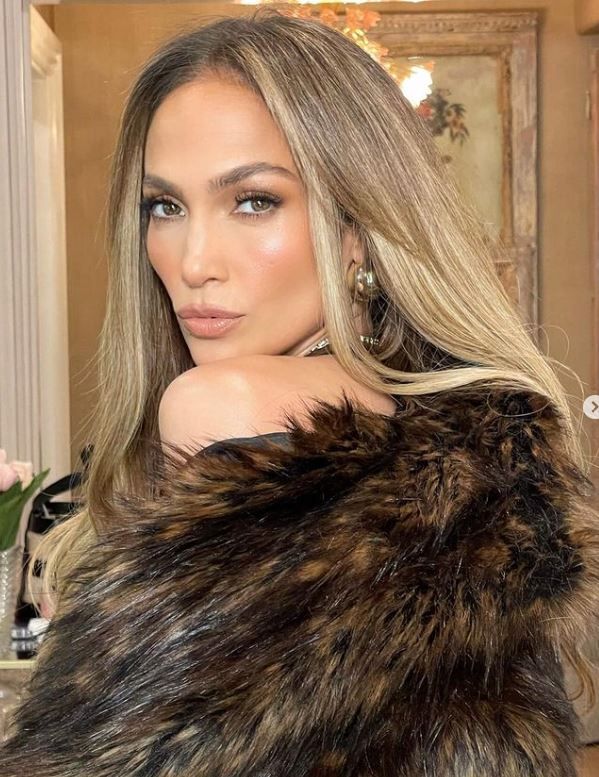 جينيفر لوبيز بعيد ميلادها الـ55 .. شبح الانفصال عن بن أفليك يهدد سعادتها