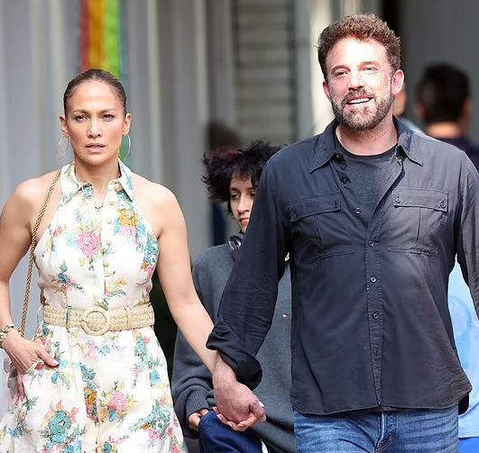 جينيفر لوبيز بعيد ميلادها الـ55 .. شبح الانفصال عن بن أفليك يهدد سعادتها