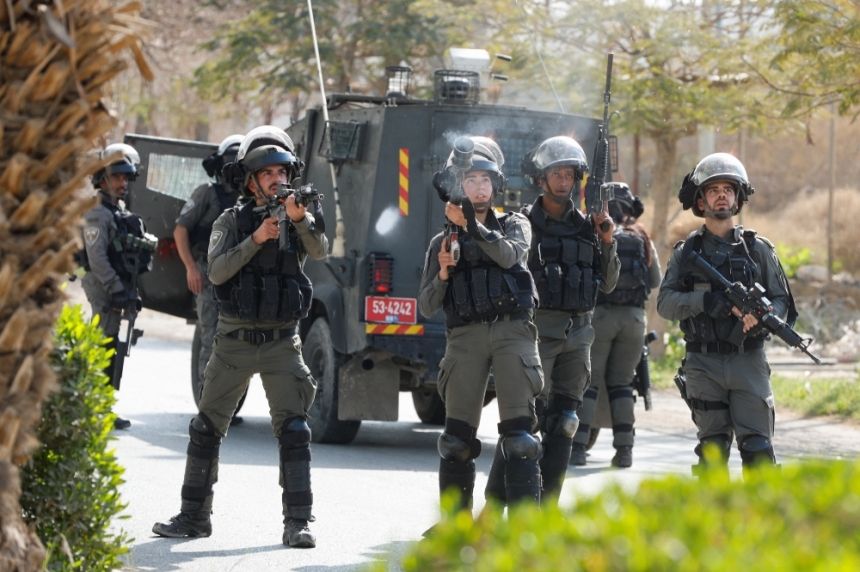 "هيئة الأسرى الفلسطينية": الاحتلال اعتقل 9800 فلسطيني خلال 9 أشهر 