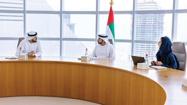 حمدان بن محمد: العمل الحكومي في الإمارات نموذج للكفاءة والمرونة
