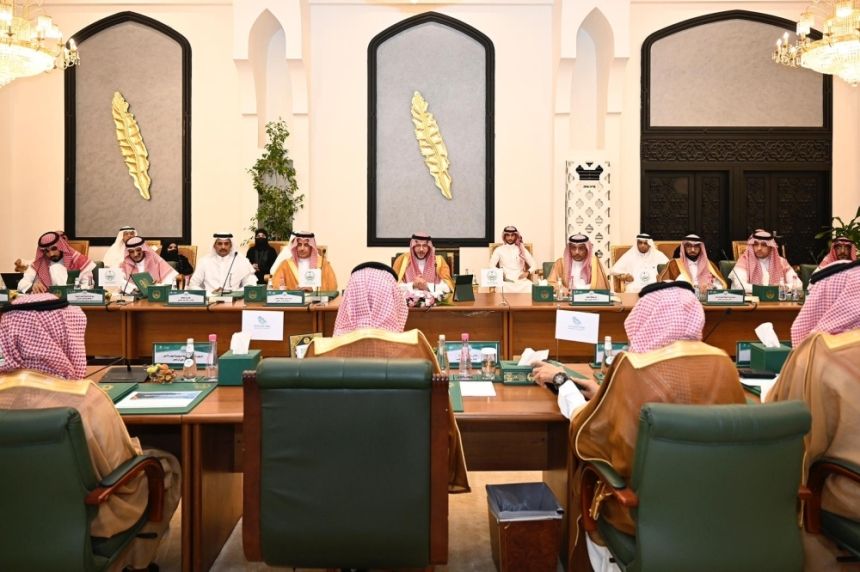 وزير السياحة خلال لقاء محافظ الطائف: توفير ألف فرصة تدريبية في القطاع