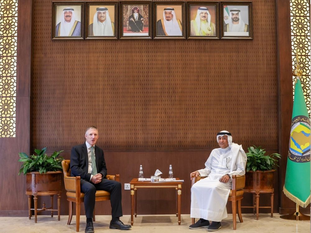 الأمين العام لمجلس التعاون يبحث أوجه التعاون المشترك مع السفير الإيرلندي