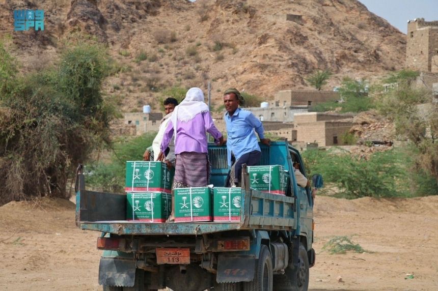 في 3 دول.. مركز الملك سلمان يواصل تقديم مساعدات غذائية وطبية