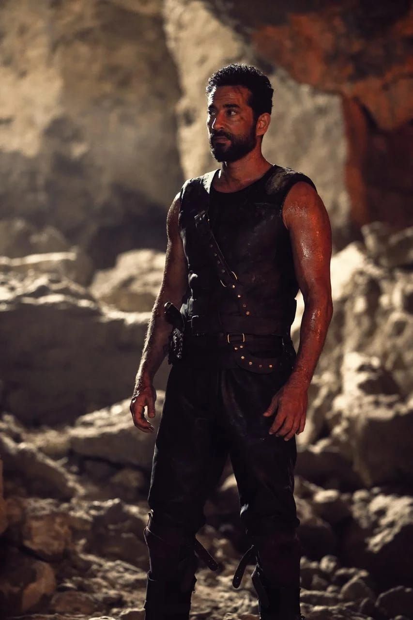 سيعرض بـ12 لغة.. عمرو سعد في تحدٍّ سينمائي جديد بفيلم “الغربان”