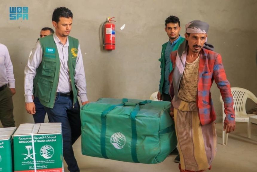 في 3 دول.. مركز الملك سلمان يواصل تقديم مساعدات غذائية وطبية