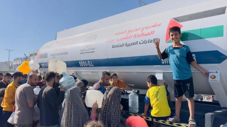 الامارات | عملية الفارس الشهم 3 تُوزع مساعدات عاجلة على العائلات النازحة في خانيونس