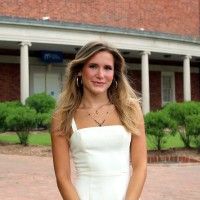 تكنولوجيا: Blue Origin تستعد لإطلاق أصغر امرأة عبر خط كارمان الفاصل للفضاء