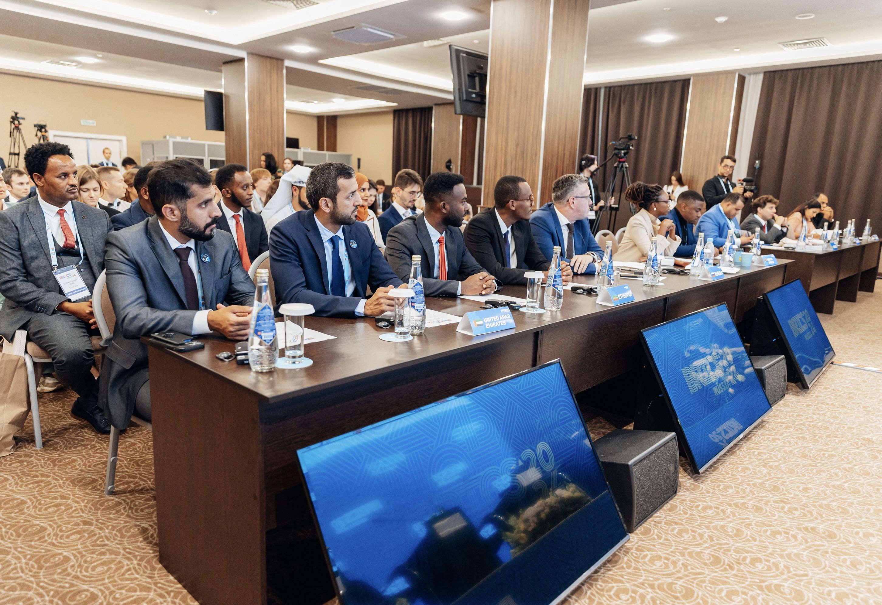 الامارات | الإمارات تشارك بـ"قمة شباب بريكس" في روسيا
