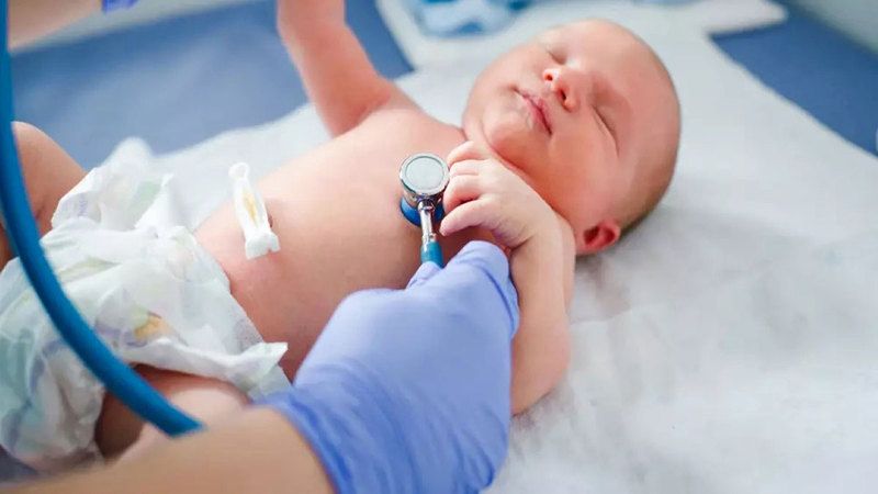 الامارات | إطلاق الدليل الإرشادي لـ «الفحص المبكر» لحديثي الولادة