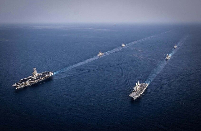 الخليج اليوم .. القيادة المركزية الأمريكية: دمرنا 6 مسيرات و3 زوارق للحوثيين خلال الـ24 ساعة الماضية