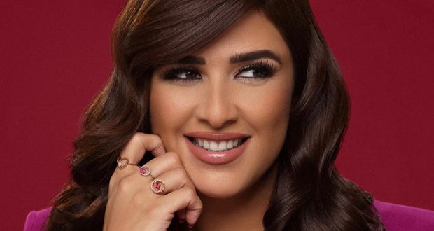 ياسمين عبد العزيز تستعرض مهاراتها في شد الحبل