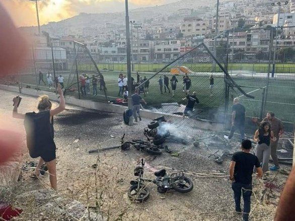10 قتلى و34 جريحا إثر سقوط قذيفة صاروخية على ملعب في الجولان المحتل