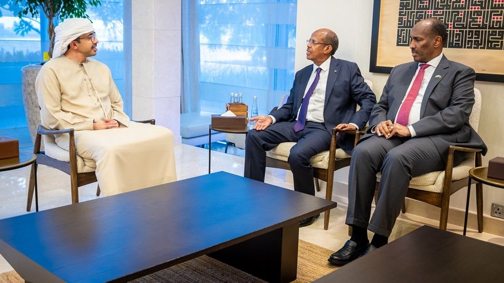 عبدالله بن زايد ووزير خارجية جيبوتي يبحثان العلاقات الثنائية