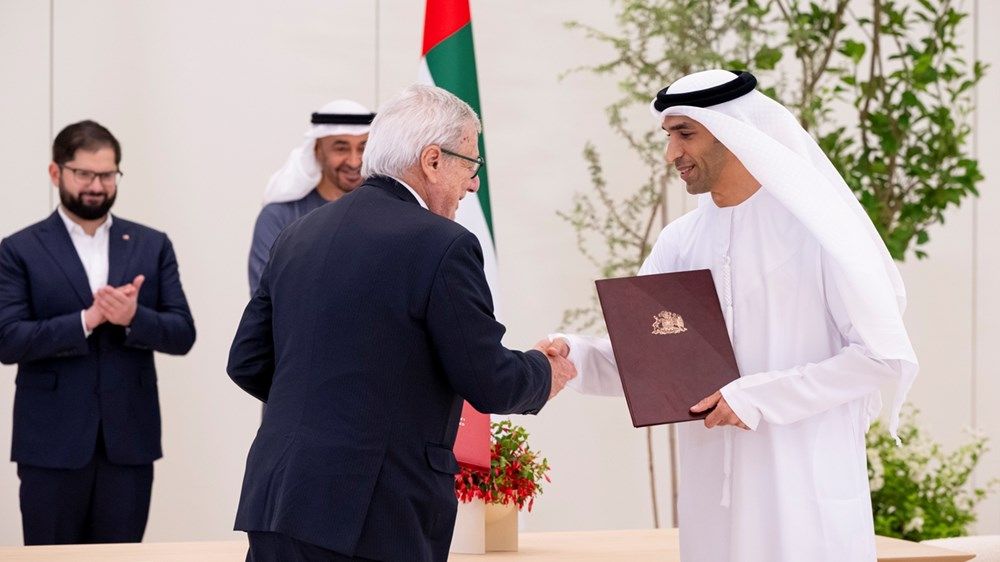 رئيس الدولة والرئيس التشيلي يشهدان توقيع اتفاقية الشراكة الاقتصادية الشاملة بين البلدين