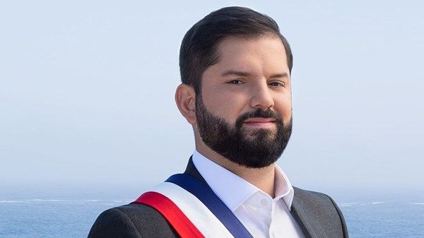 رئيس تشيلي يصل إلى الإمارات في زيارة رسمية للدولة