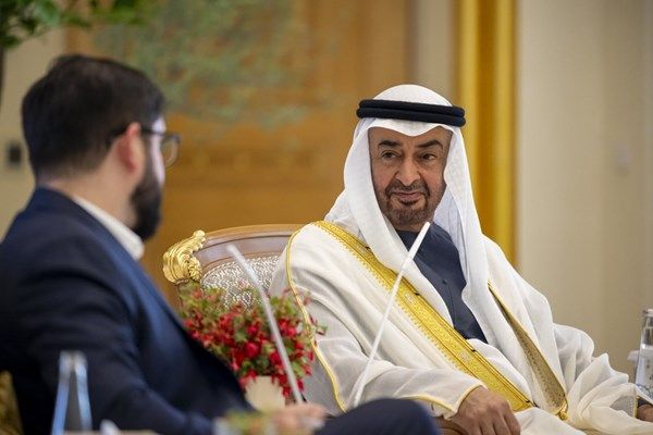 رئيس الدولة والرئيس التشيلي يبحثان تعزيز العلاقات الثنائية بين البلدين