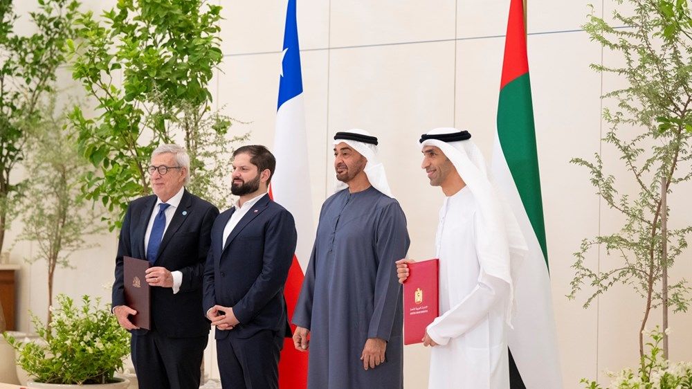 رئيس الدولة والرئيس التشيلي يشهدان توقيع اتفاقية الشراكة الاقتصادية الشاملة بين البلدين