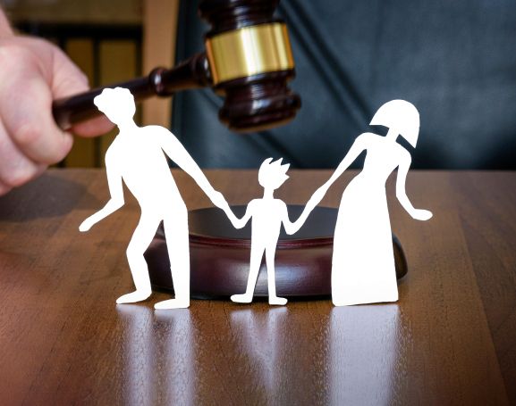 الامارات | هل على المرأة الحاضنة مغادرة منزلها فور وقوع الطلاق ؟