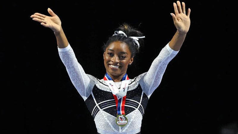 الامارات | فراشة الجمباز الأميركية بـ «صحة جيدة»