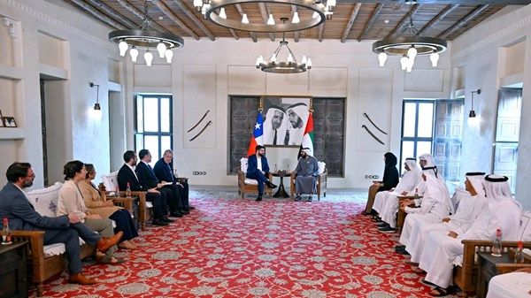 محمد بن راشد يلتقي رئيس تشيلي