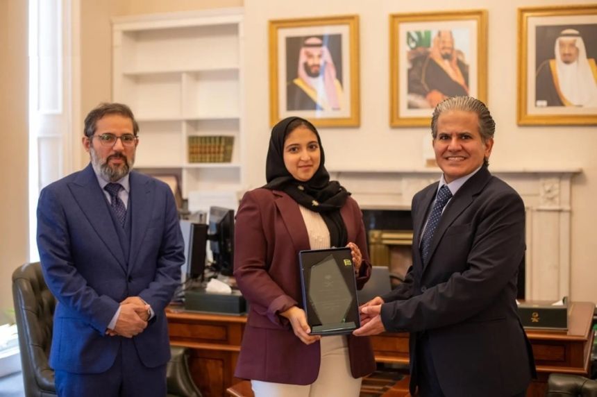 بالأسماء.. سفارة المملكة في أيرلندا تكرم 3 سعوديات بارزات