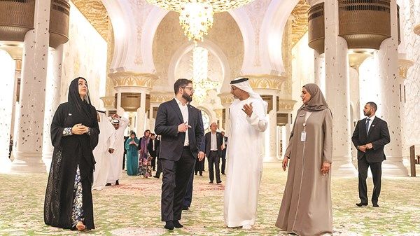 غابرييل فونت يزور جامع الشيخ زايد الكبير في أبوظبي