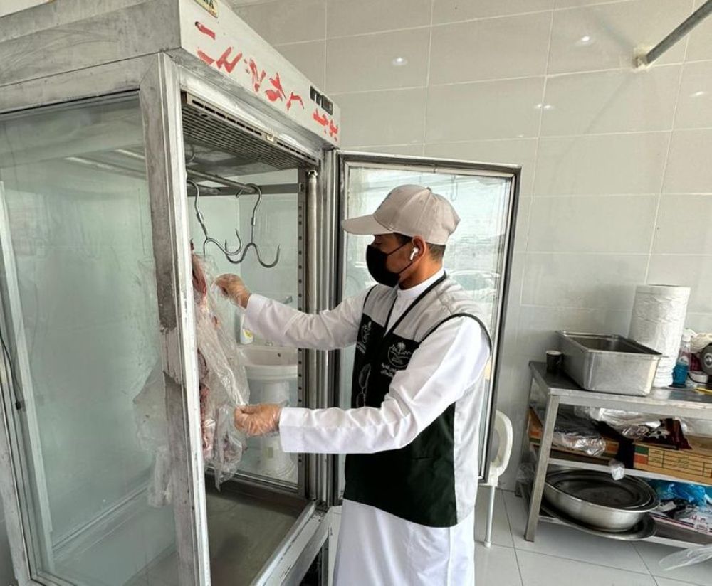 470 جولة رقابية على المرافق الغذائية بالمواقع السياحية بالطائف