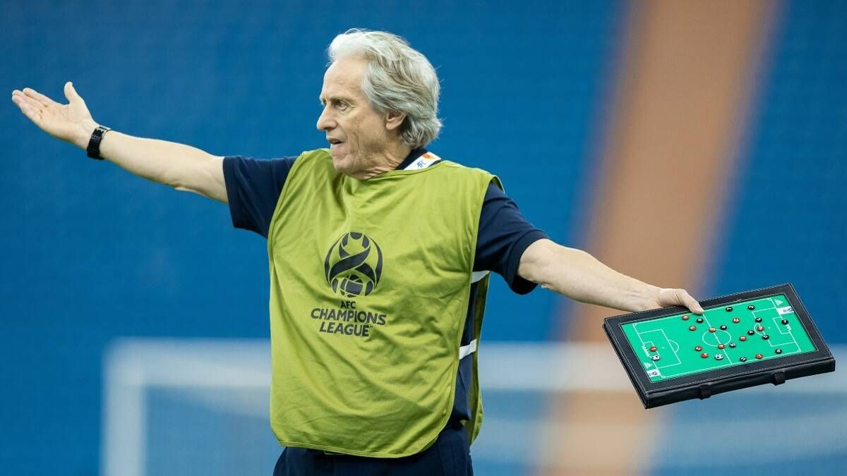 8 مدربين مستمرون مع فرقهم في دوري روشن