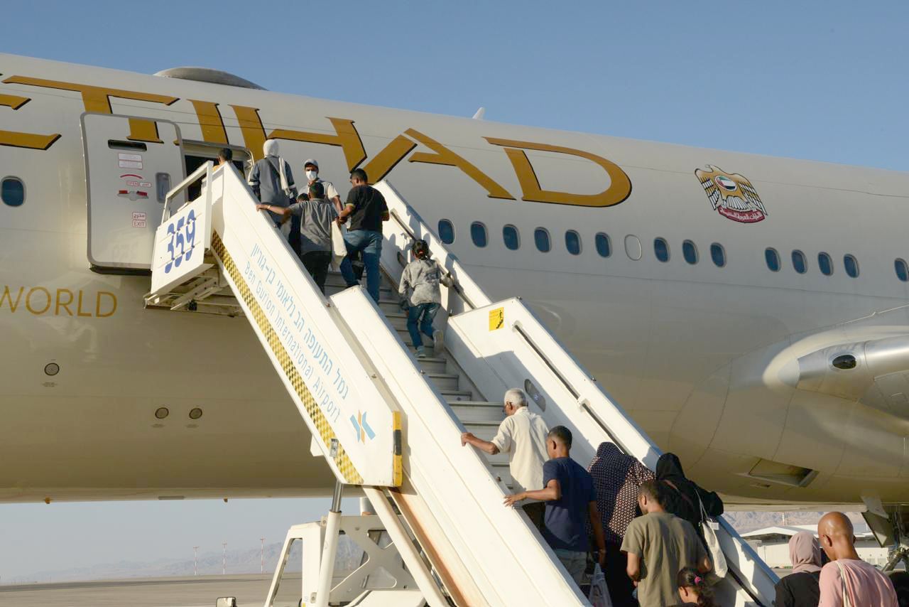 الخليج اليوم .. بالتعاون مع منظمة الصحة العالمية.. الإمارات تنفذ إجلاء طبياً عاجلاً لـ 148 فلسطينياً إلى أبوظبي